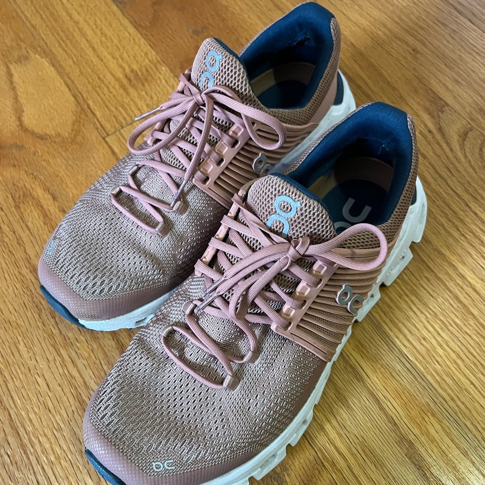 On Running Women's Mauve Athletic Shoes